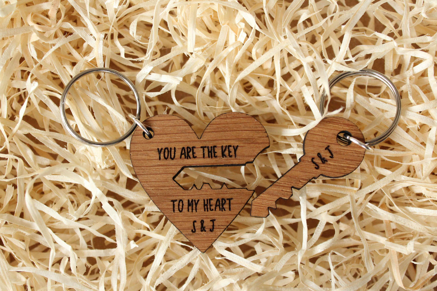 Portachiavi in legno Bud Spencer gadget Wooden keychain gift con omaggio a  sorpresa -  Italia